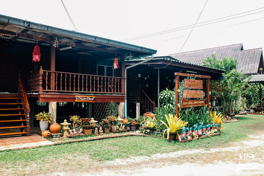 บ้าน 100 เสา หมู่บ้านตะเคียนเตี้ย ที่ชลบุรี